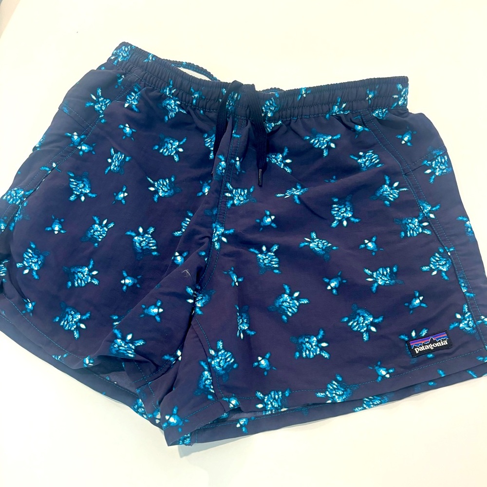 EUC Patagonia women’s XS Board Shorts 4”
turtle pattern